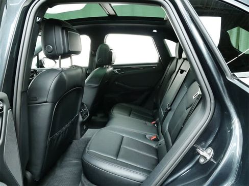 Used 2025 Porsche Macan image 13