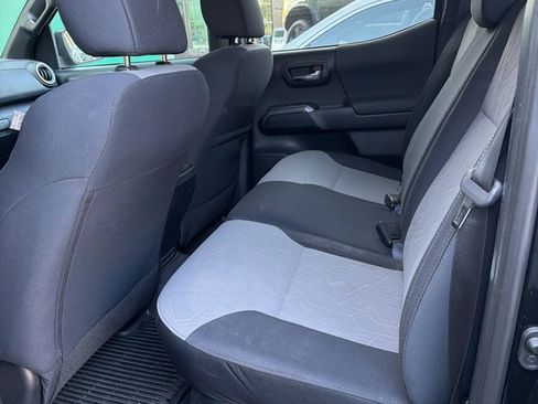 Used 2020 Toyota Tacoma TRD Off-Road image 9