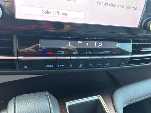 Used 2024 Toyota Sienna XLE image 26