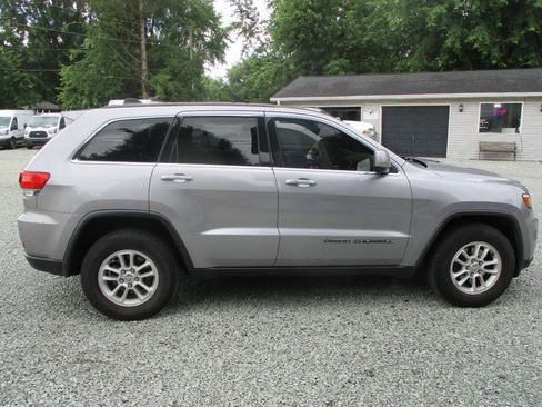 Used 2019 Jeep Grand Cherokee Laredo image 6