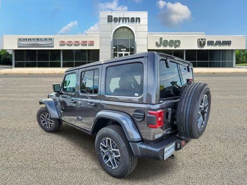 Used 2025 Jeep Wrangler Unlimited Sahara w/ Safety Group AWD/4WD image 7