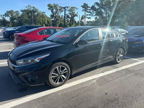 Used 2023 Kia Forte LXS FWD image 2