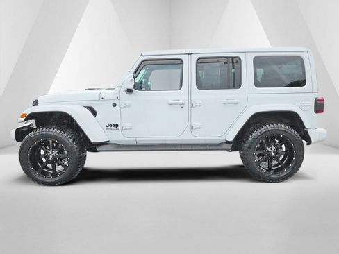 Used 2022 Jeep Wrangler Unlimited Sahara AWD/4WD image 8