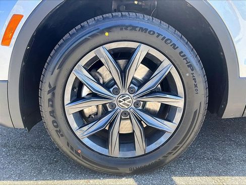 Used 2024 Volkswagen Tiguan SE AWD/4WD image 7