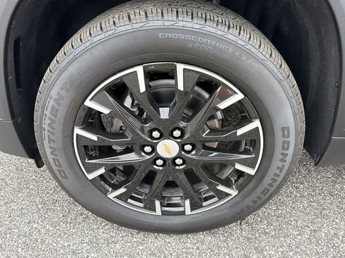 Used 2025 Chevrolet Traverse LT w/ Sun and Wheel Package image 9