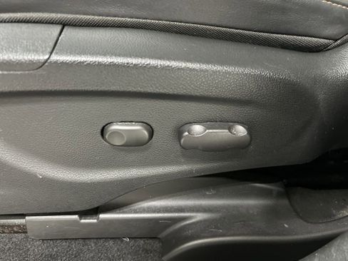 Used 2019 Chevrolet Trax LT w/ LT Convenience Package image 10