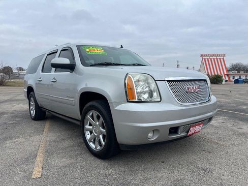 Used 2010 GMC Yukon XL Denali image 4