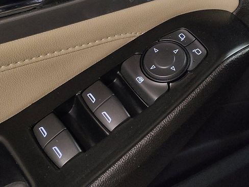 Used 2023 Chevrolet Traverse LS FWD image 27