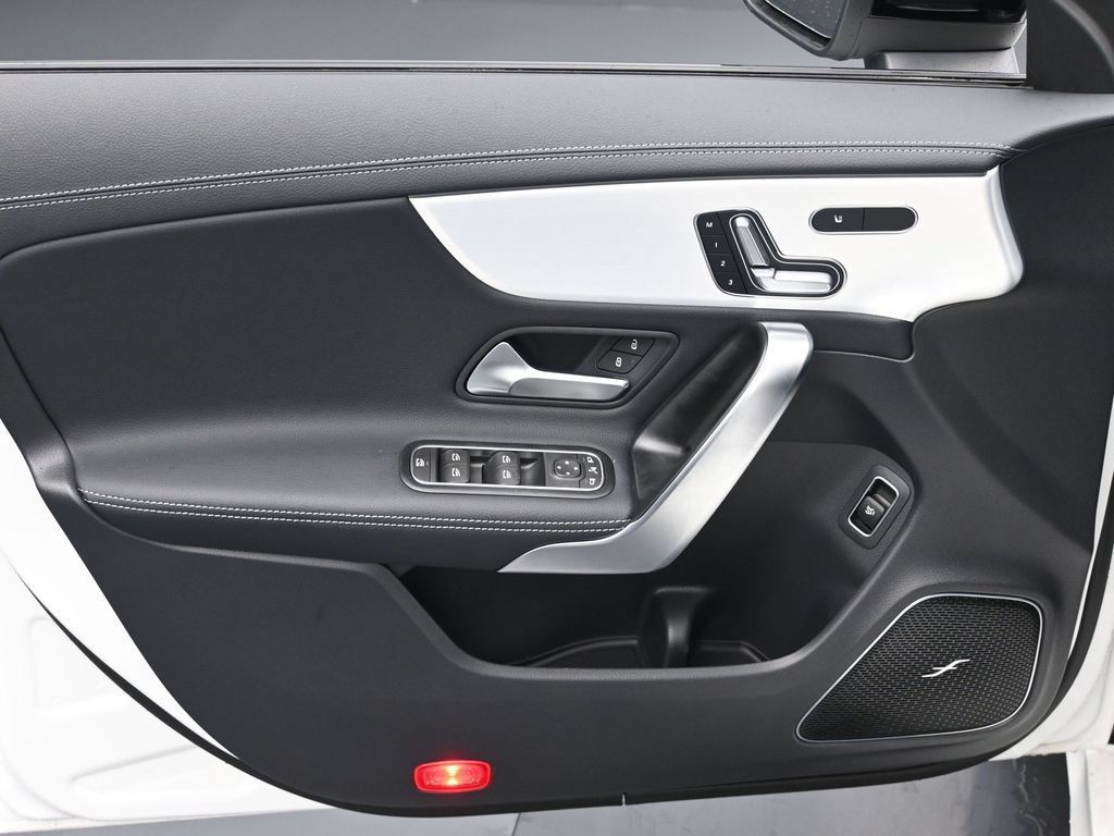 Used 2025 Mercedes-Benz CLA 250 4MATIC image 28