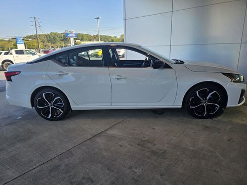 Used 2023 Nissan Altima 2.5 SR image 7