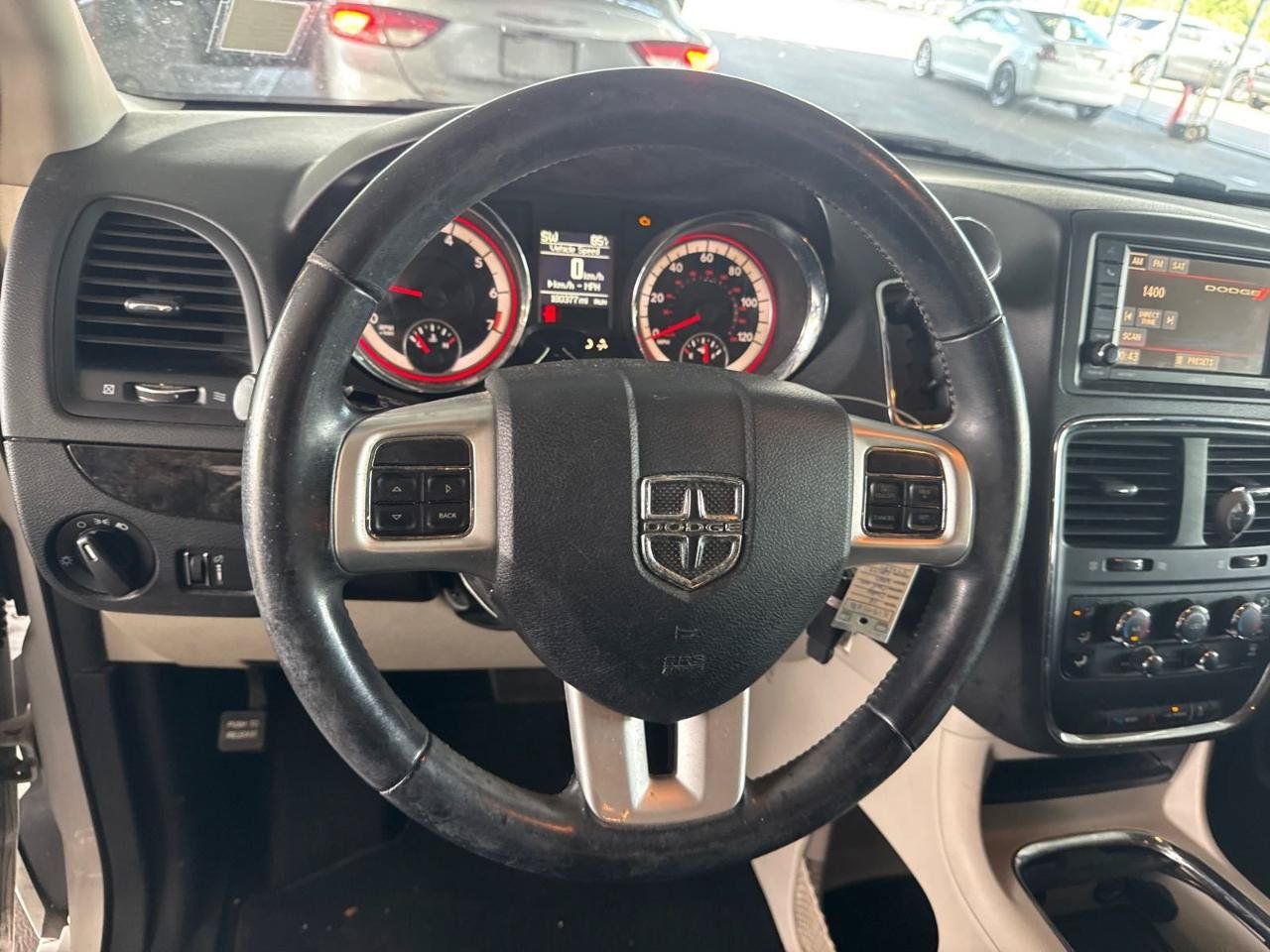 Used 2016 Dodge Grand Caravan SXT w/ Rear Park Assist Package FWD image 16