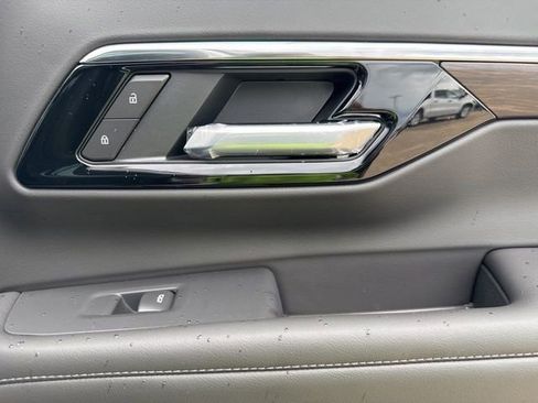 New 2025 Chevrolet Suburban LT w/ Comfort Package image 39