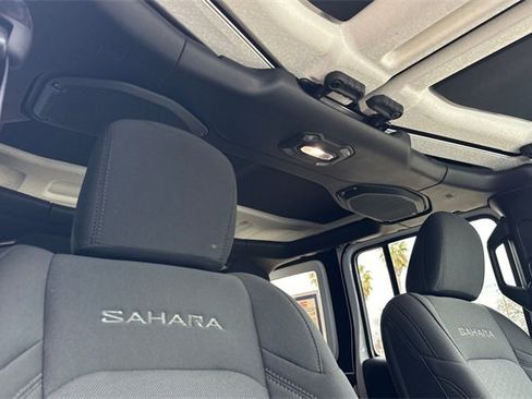 Used 2018 Jeep Wrangler Unlimited Sahara image 20