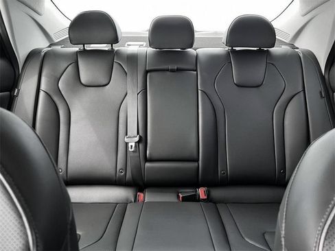 New 2025 Hyundai Elantra Limited FWD image 16