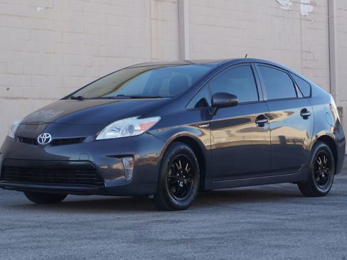 Used 2014 Toyota Prius Three image 1