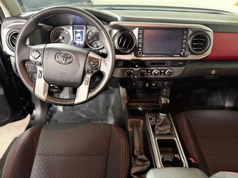 Used 2022 Toyota Tacoma SR5 AWD/4WD image 11