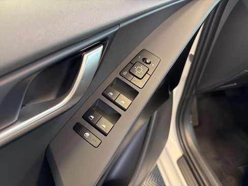 New 2026 Kia Niro LX FWD image 12