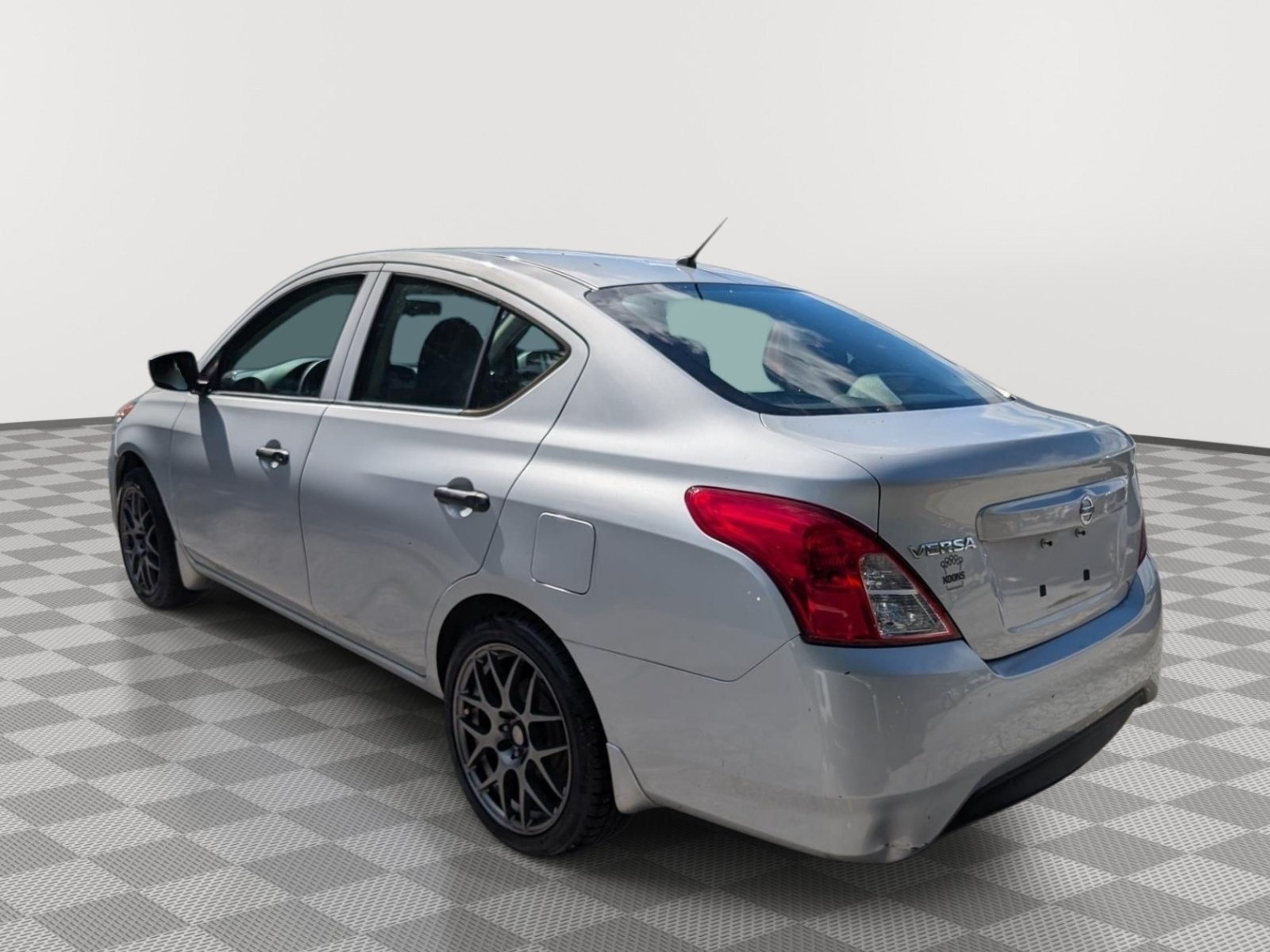Used 2017 Nissan Versa S FWD image 3