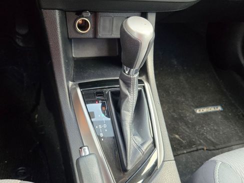 Used 2015 Toyota Corolla LE image 11