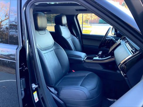 Used 2024 Land Rover Range Rover Sport SE image 7