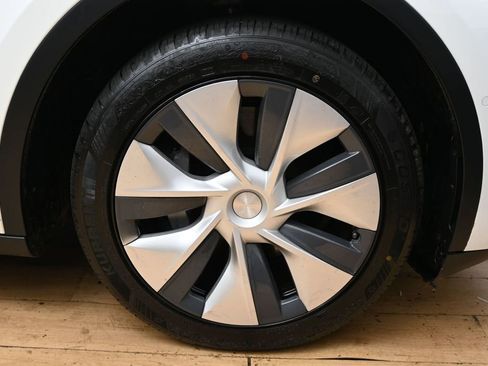 Used 2021 Tesla Model Y Long Range AWD/4WD image 13