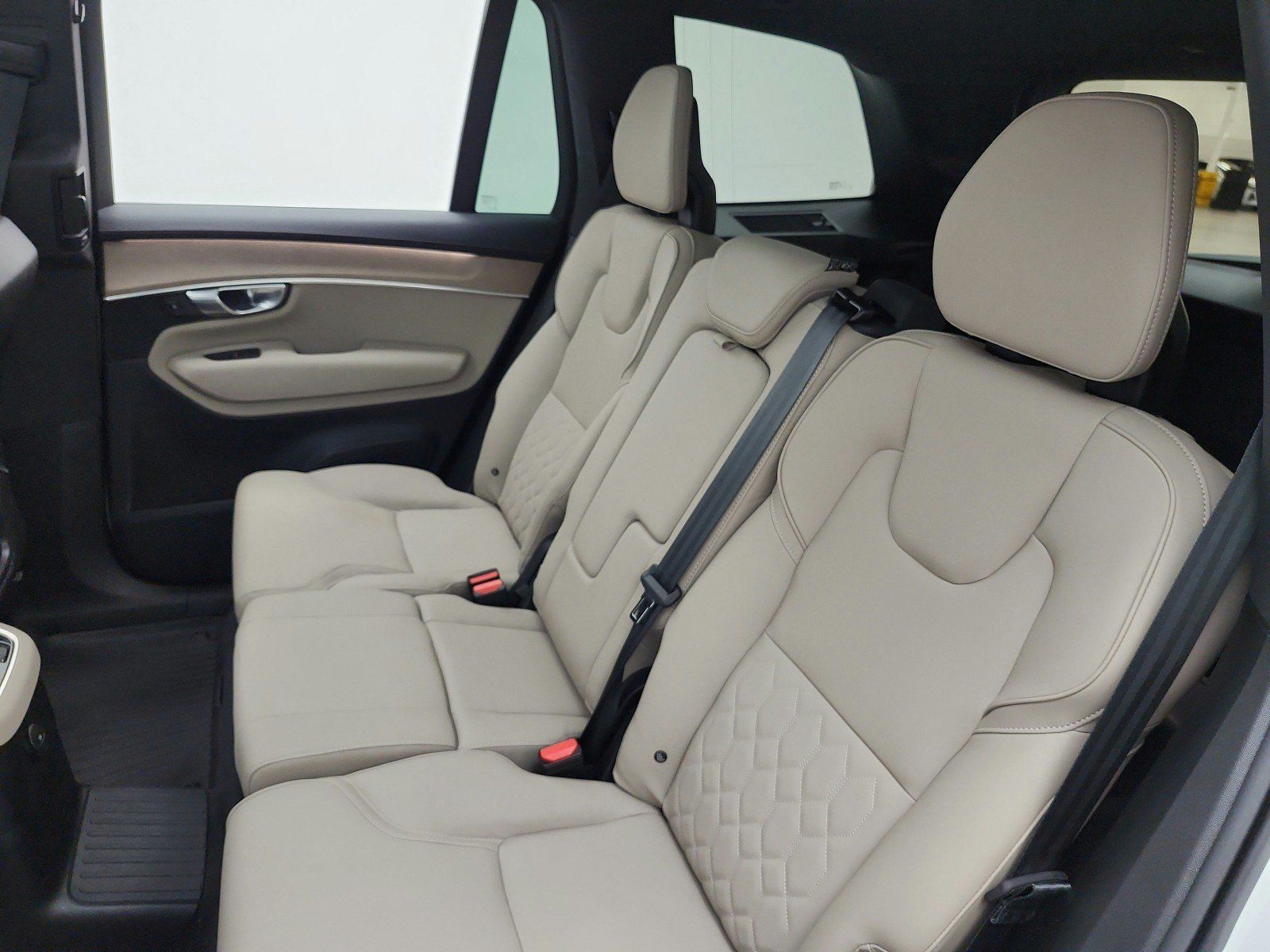 Used 2026 Volvo XC90 T8 Plus w/ Protection Package Premier AWD/4WD image 13