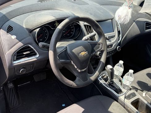 Used 2017 Chevrolet Cruze LS FWD image 6