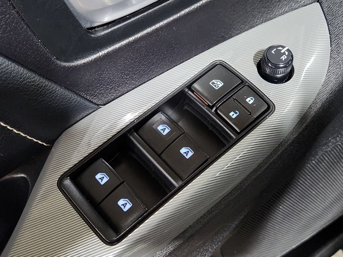 Used 2017 Toyota Sienna SE FWD image 42