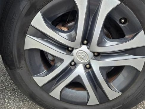 Used 2018 Toyota RAV4 LE FWD image 14