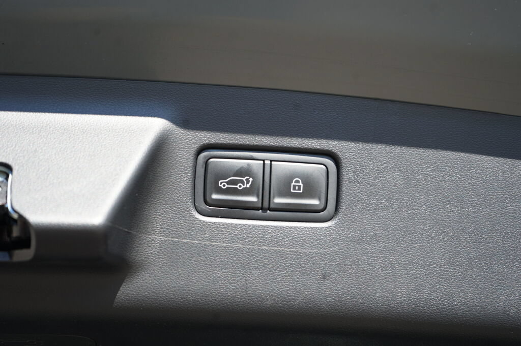 Certified 2024 Hyundai Santa Fe Limited AWD/4WD image 12