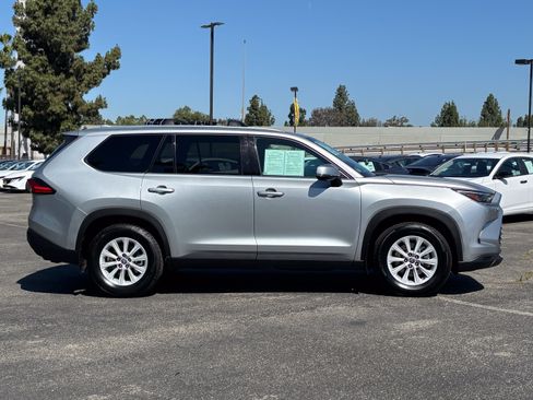 Used 2024 Toyota Grand Highlander AWD image 6