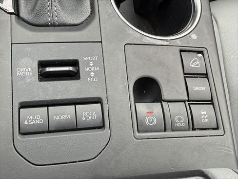 Certified 2023 Toyota Highlander XLE image 29