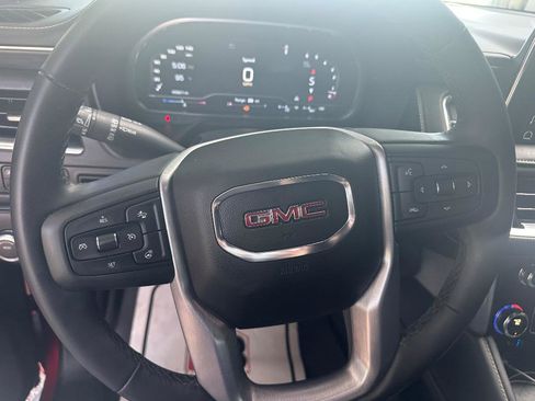 Used 2023 GMC Yukon SLT w/ SLT Premium Package image 8