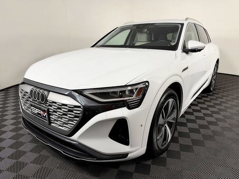 Used 2024 Audi Q8 e-tron Premium Plus w/ Premium Plus Package AWD/4WD image 3