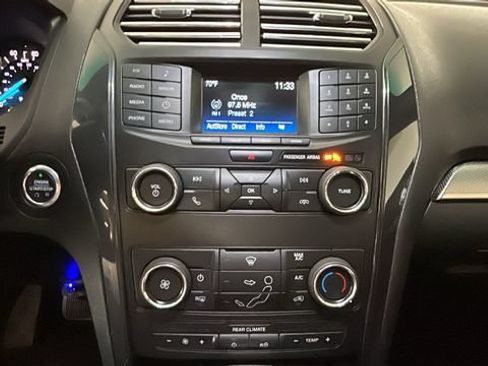 Used 2018 Ford Explorer XLT AWD/4WD image 23