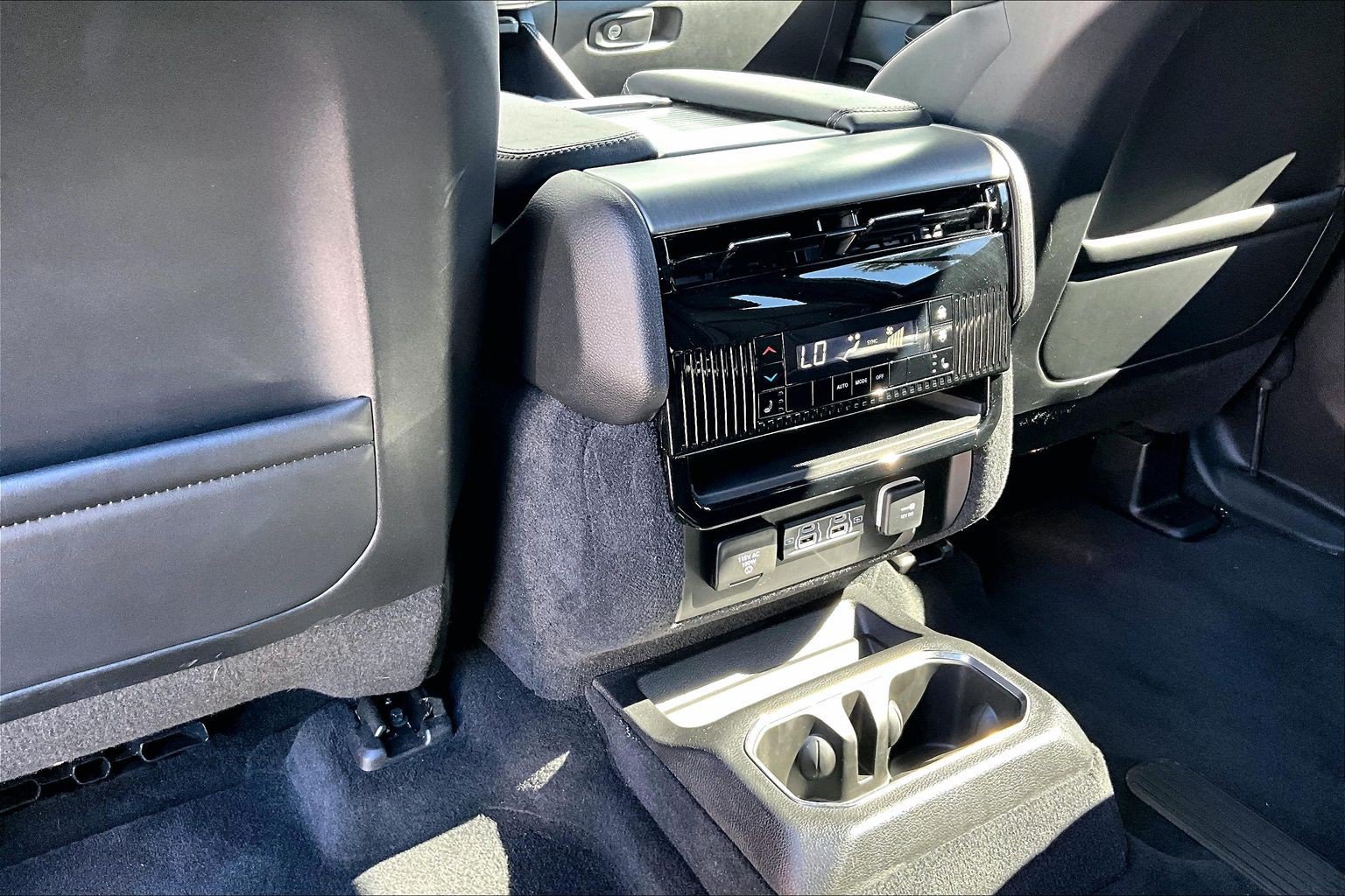 Used 2026 Jeep Grand Wagoneer Limited AWD/4WD image 33
