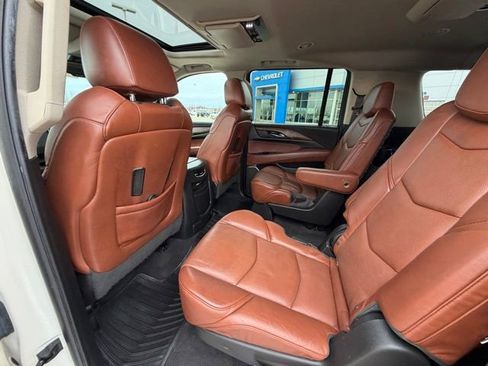 Used 2015 Cadillac Escalade ESV Premium image 15