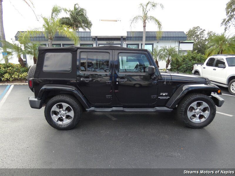 Used 2017 Jeep Wrangler Unlimited Sahara w/ Connectivity Group AWD/4WD image 2