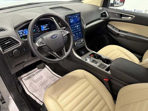 Used 2024 Ford Edge SEL w/ Convenience Package AWD/4WD image 4
