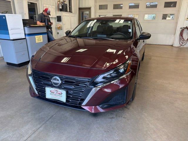 Used 2024 Nissan Altima 2.5 SV FWD image 2