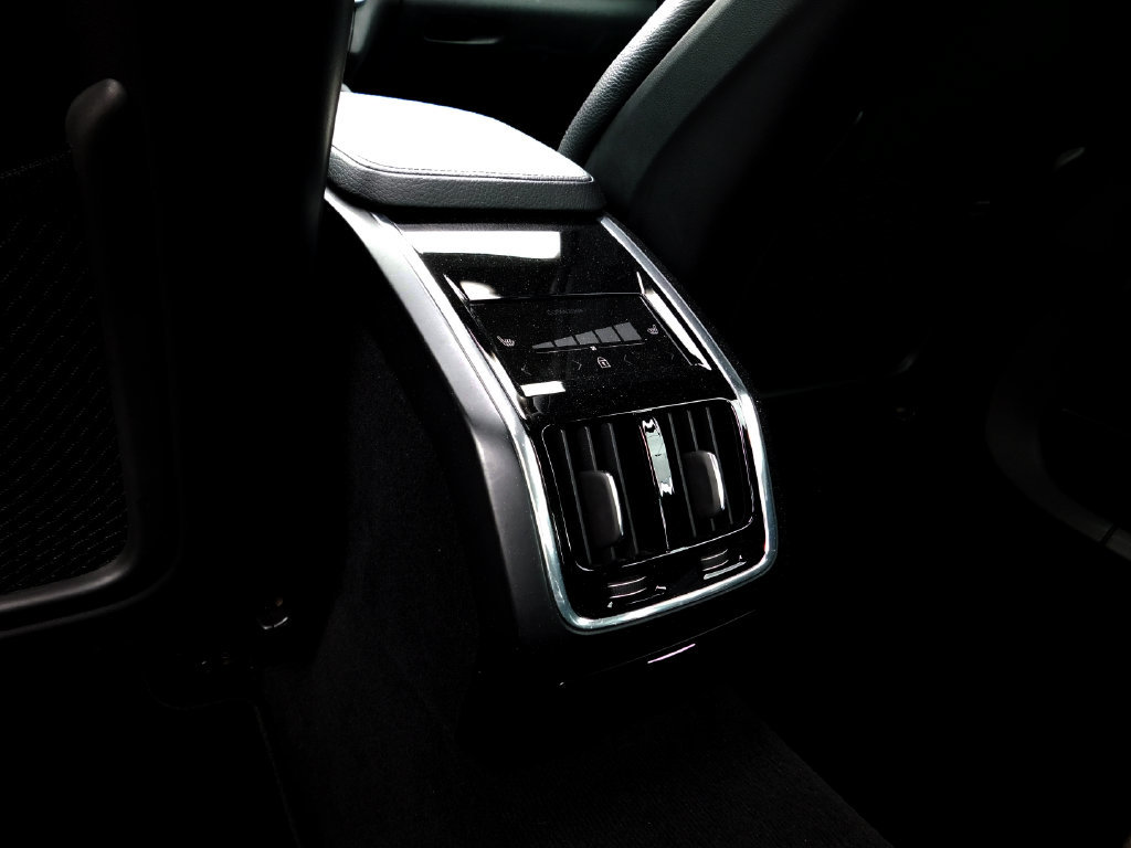 Used 2022 Volvo S90 B6 Momentum AWD/4WD image 16