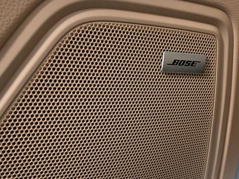 Certified 2026 Porsche Macan image 7