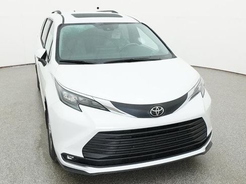 New 2026 Toyota Sienna XLE FWD image 8