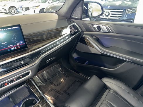 Used 2025 BMW X7 M60i AWD/4WD image 31
