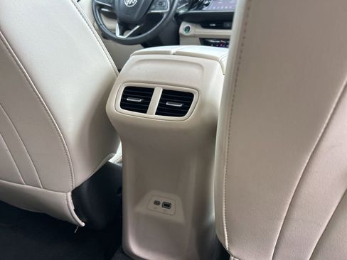 Used 2023 Buick Envision Preferred image 42
