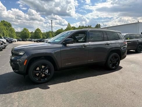 New 2025 Jeep Grand Cherokee L Altitude image 5