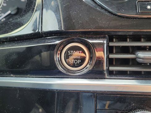 Used 2023 Nissan Pathfinder SL AWD/4WD image 24