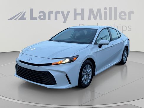 Used 2026 Toyota Camry LE FWD image 1