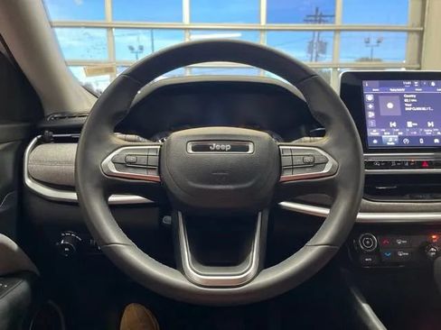 Used 2022 Jeep Compass Latitude AWD/4WD image 22