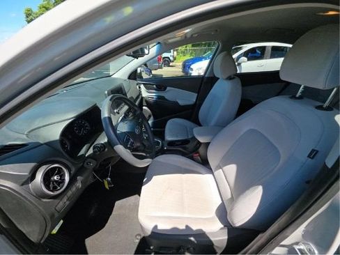 Used 2023 Hyundai Kona SEL AWD/4WD image 3